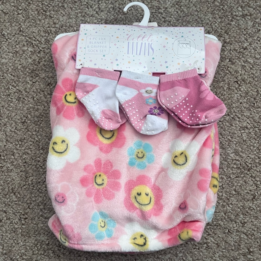 Pink Floral Blanket and Sock Set